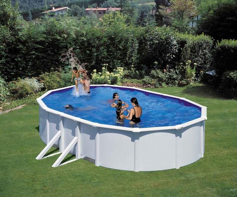Oval fritstående pool